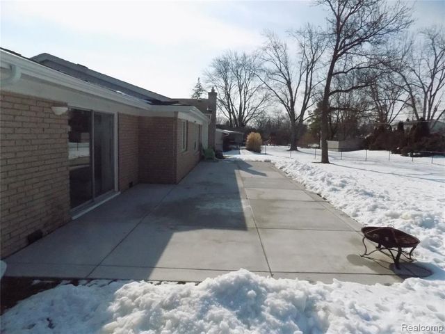 27397 E Skye Drive, Farmington, MI 48334