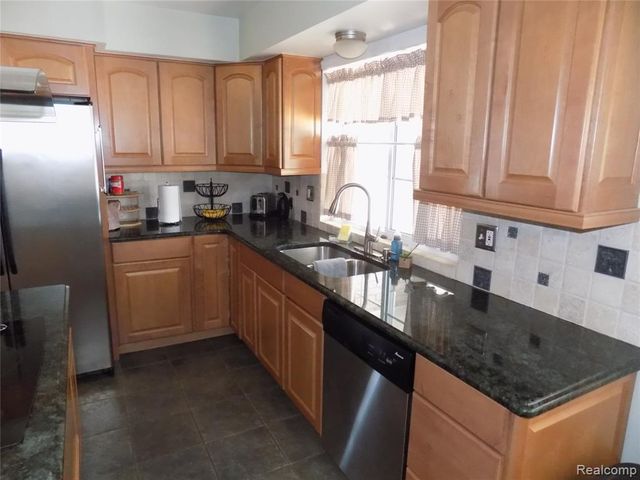 27397 E Skye Drive, Farmington, MI 48334