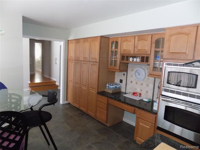 27397 E Skye Drive, Farmington, MI 48334