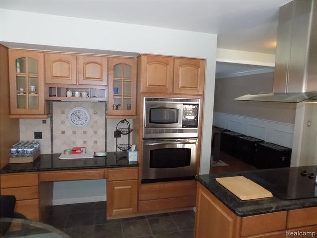 27397 E Skye Drive, Farmington, MI 48334