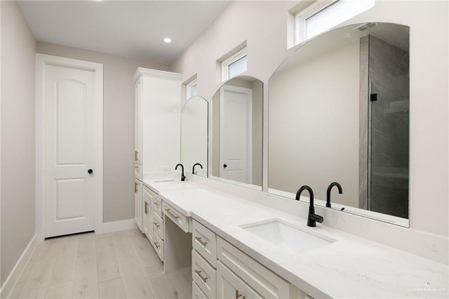 2304 N Gaytan Avenue, Edinburg, TX 78542