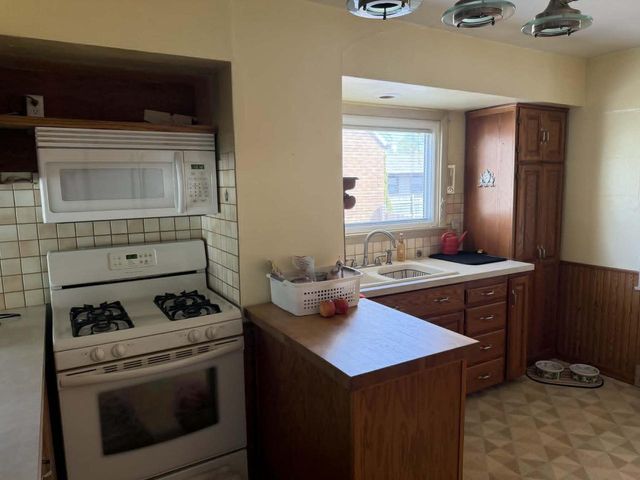 2711 S 8th STREET, Sheboygan, WI 53081