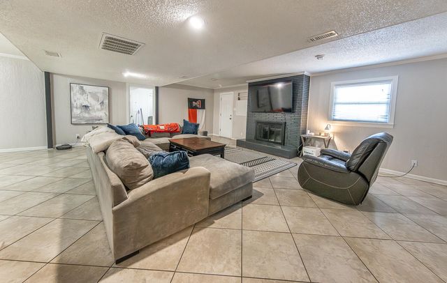 2301 27th Street, Lubbock, TX 79411