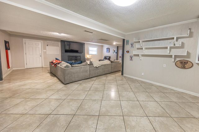 2301 27th Street, Lubbock, TX 79411