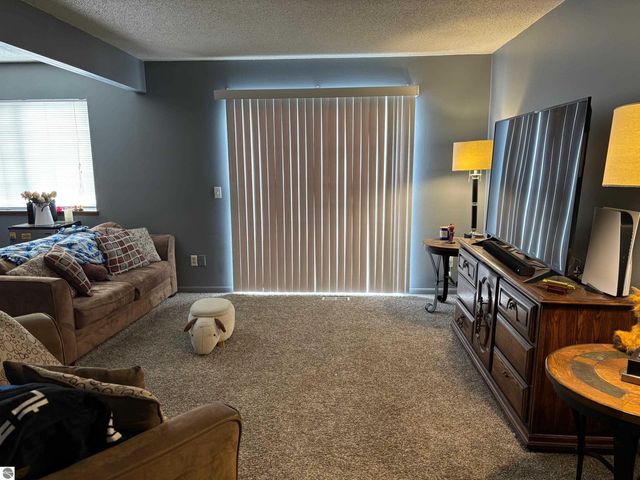 1011 Country Way, Mt Pleasant, MI 48858