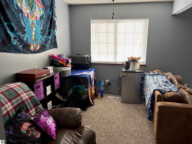 1011 Country Way, Mt Pleasant, MI 48858