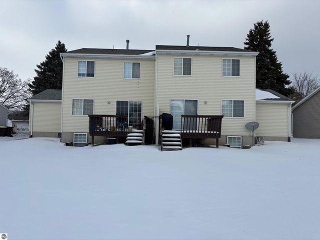 1011 Country Way, Mt Pleasant, MI 48858