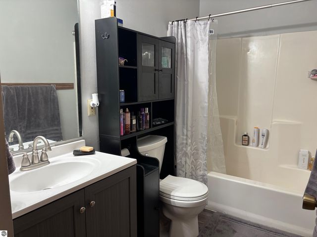 1011 Country Way, Mt Pleasant, MI 48858