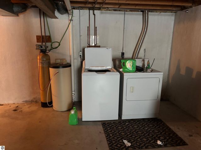 1011 Country Way, Mt Pleasant, MI 48858