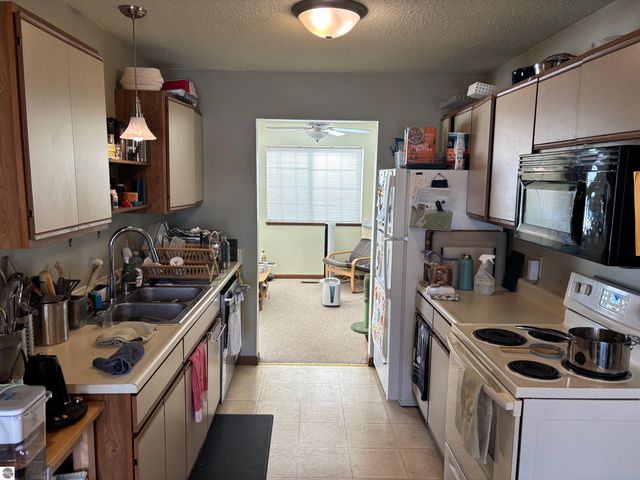 1011 Country Way, Mt Pleasant, MI 48858