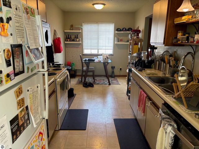 1011 Country Way, Mt Pleasant, MI 48858