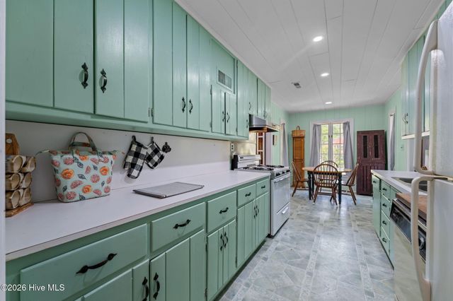 1504 Lucerne Way, New Bern, NC 28560