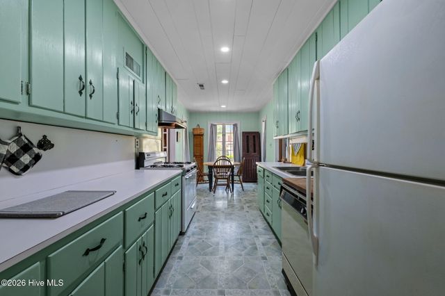 1504 Lucerne Way, New Bern, NC 28560