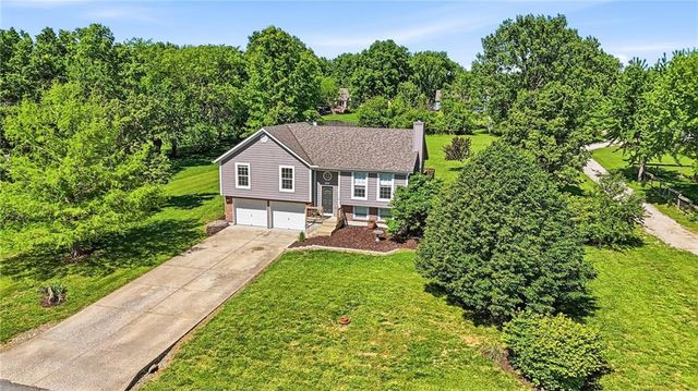 19610 Rosewood Drive, Stilwell, KS 66085