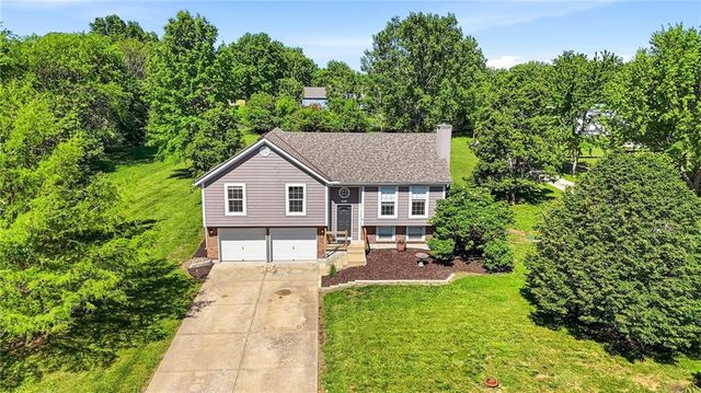 19610 Rosewood Drive, Stilwell, KS 66085