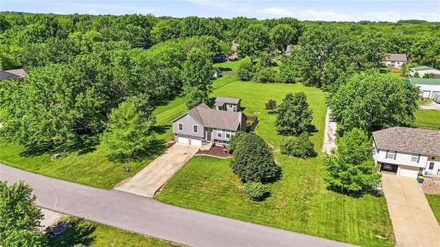 19610 Rosewood Drive, Stilwell, KS 66085
