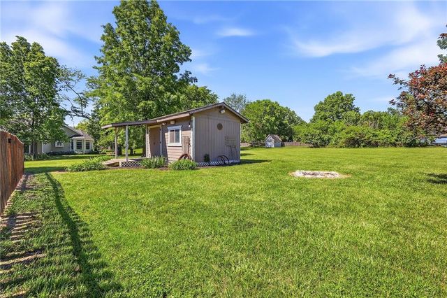 19610 Rosewood Drive, Stilwell, KS 66085