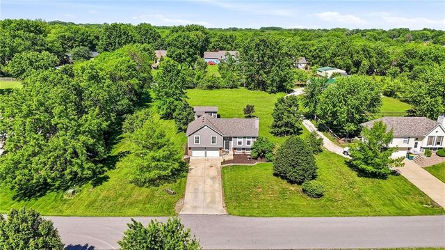 19610 Rosewood Drive, Stilwell, KS 66085