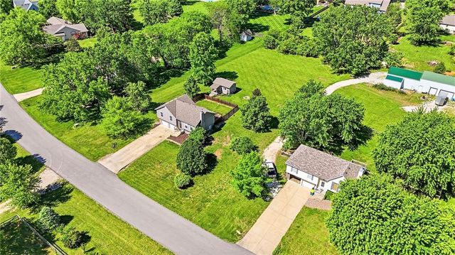 19610 Rosewood Drive, Stilwell, KS 66085