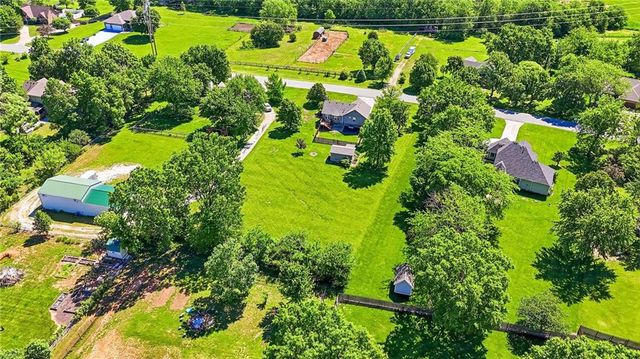 19610 Rosewood Drive, Stilwell, KS 66085