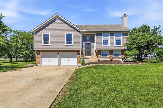 19610 Rosewood Drive, Stilwell, KS 66085