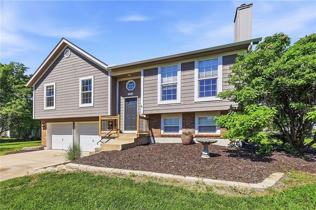 19610 Rosewood Drive, Stilwell, KS 66085