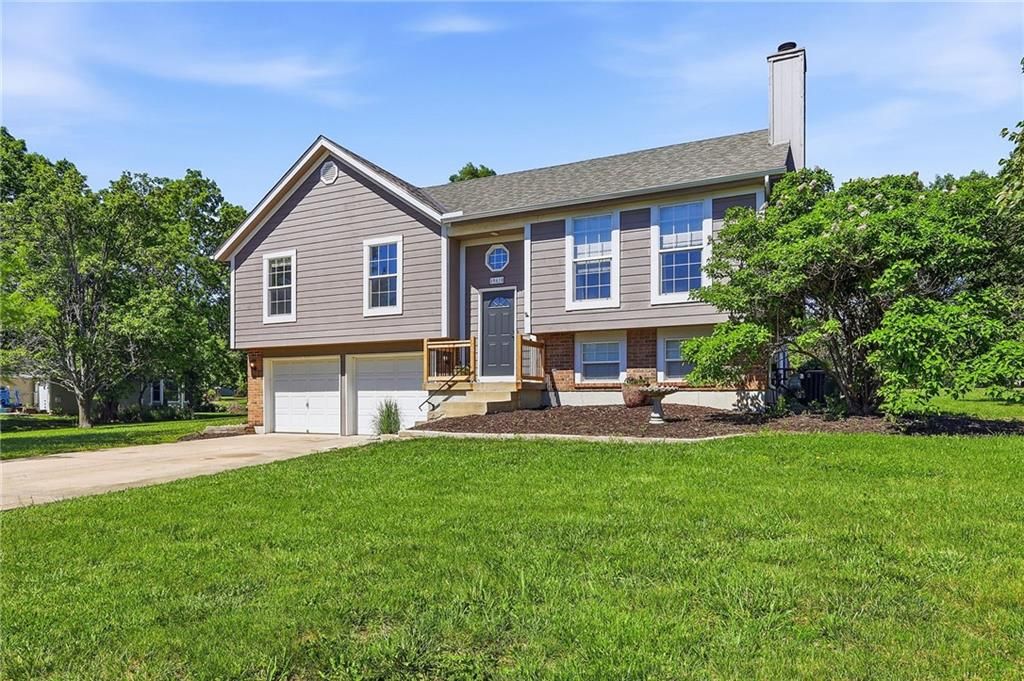 19610 Rosewood Drive, Stilwell, KS 66085