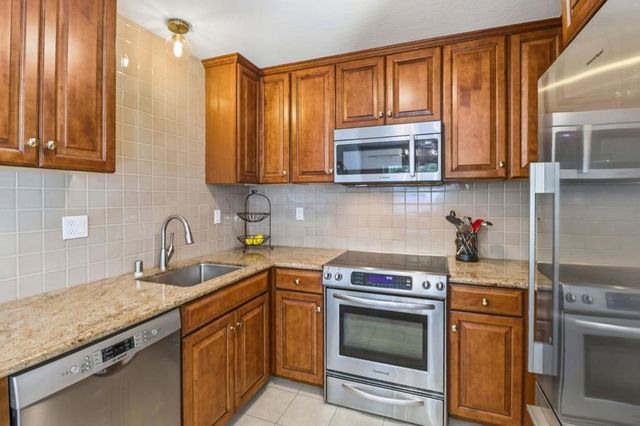 88 Claremont Avenue 8, Redwood City, CA 94062