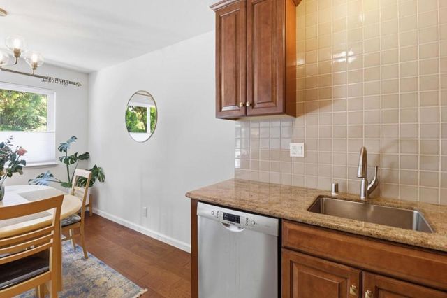 88 Claremont Avenue 8, Redwood City, CA 94062