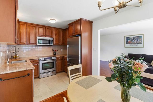 88 Claremont Avenue 8, Redwood City, CA 94062