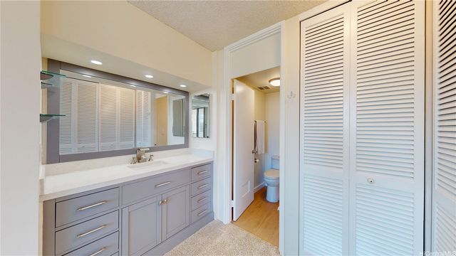 469 Ena Road 2702, Honolulu, HI 96815