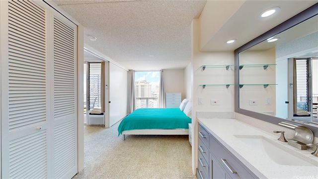 469 Ena Road 2702, Honolulu, HI 96815