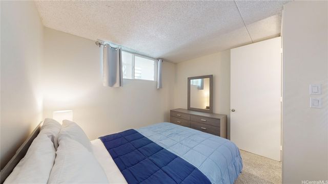 469 Ena Road 2702, Honolulu, HI 96815