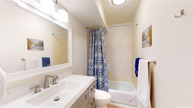 469 Ena Road 2702, Honolulu, HI 96815