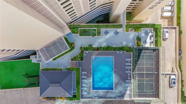 469 Ena Road 2702, Honolulu, HI 96815