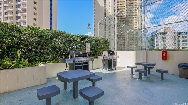 469 Ena Road 2702, Honolulu, HI 96815