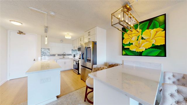 469 Ena Road 2702, Honolulu, HI 96815