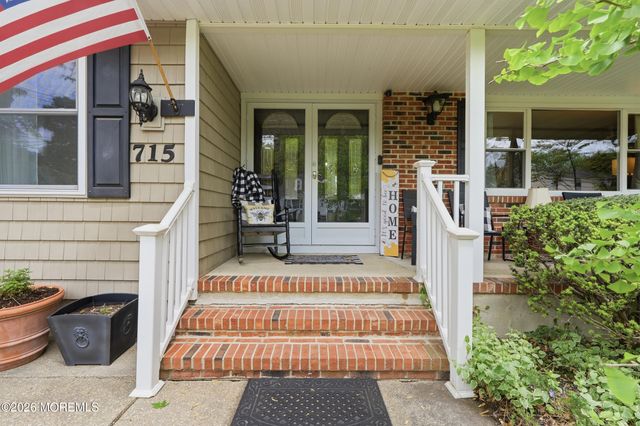 715 Carol Avenue, Oakhurst, NJ 07755