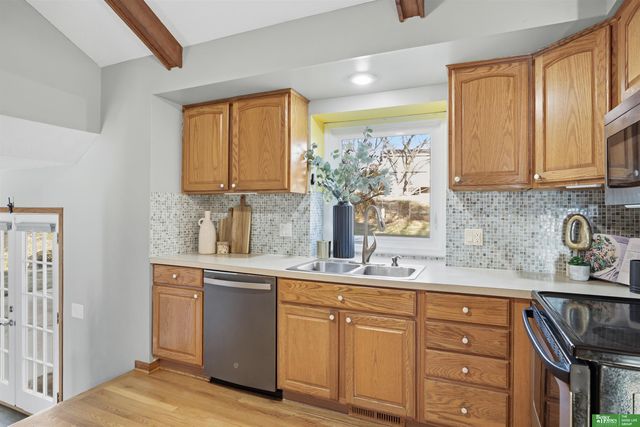 6021 S 109th Avenue Circle, Omaha, NE 68137