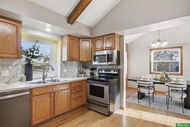 6021 S 109th Avenue Circle, Omaha, NE 68137