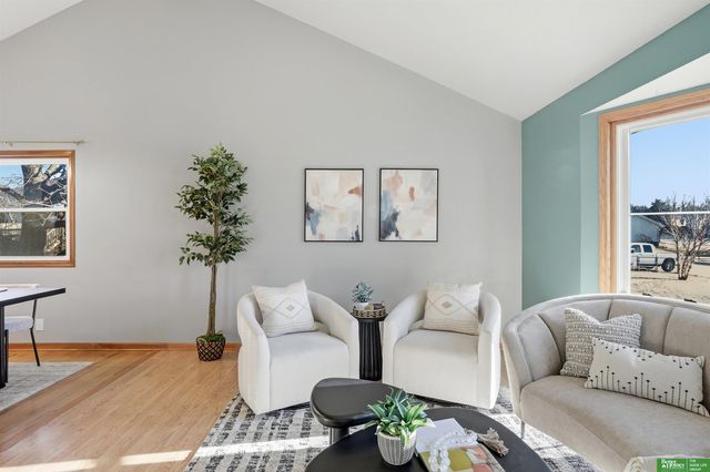 6021 S 109th Avenue Circle, Omaha, NE 68137