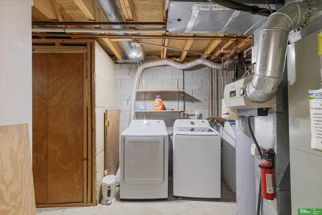 6021 S 109th Avenue Circle, Omaha, NE 68137