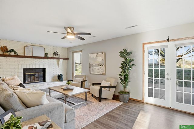 6021 S 109th Avenue Circle, Omaha, NE 68137