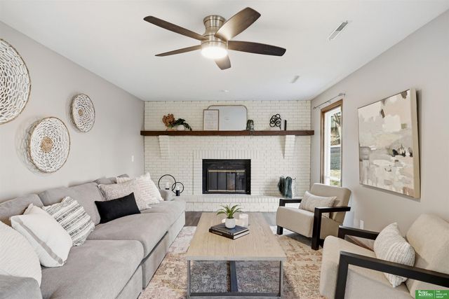 6021 S 109th Avenue Circle, Omaha, NE 68137