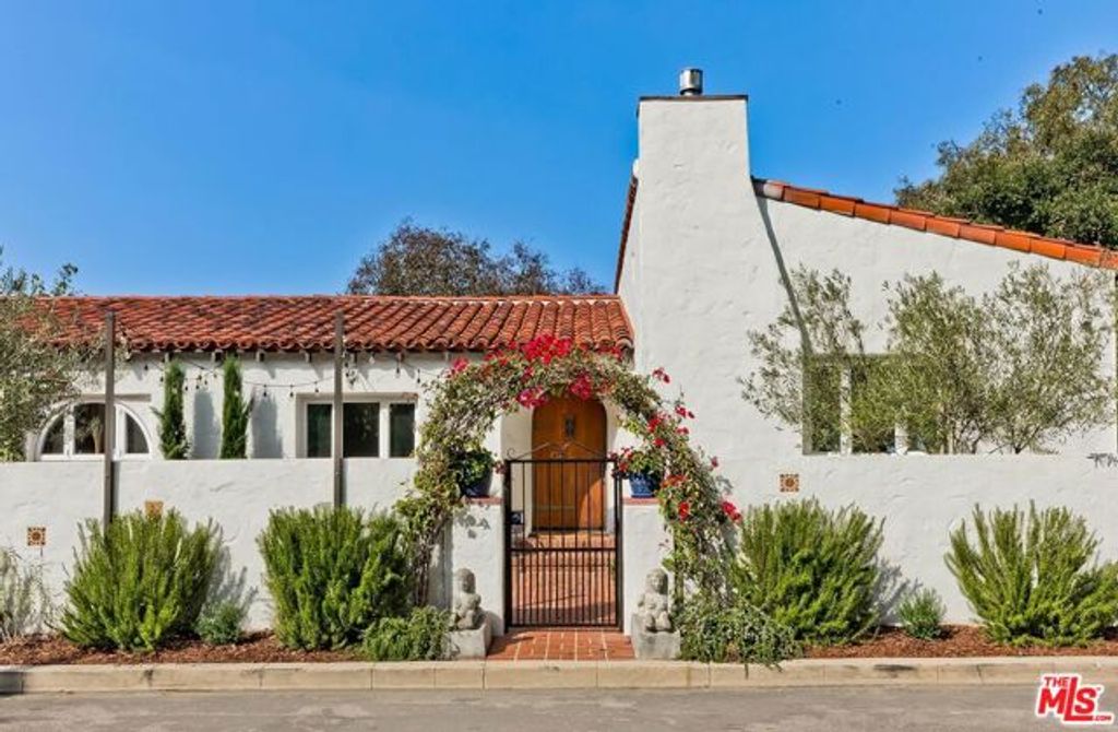 3447 Primera Avenue, Los Angeles, CA 90068