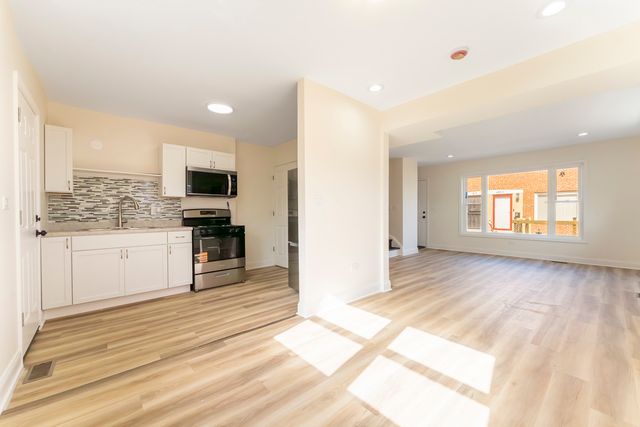 1206 S 16th Avenue A, Maywood, IL 60153