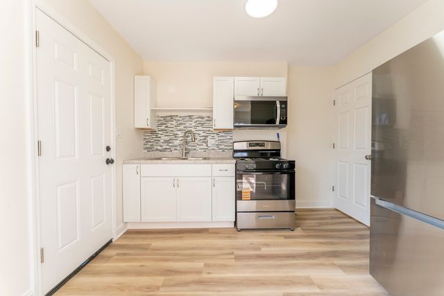 1206 S 16th Avenue A, Maywood, IL 60153