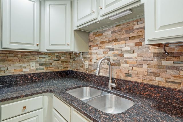 2604 VAIL DR, Columbia, MO 65203