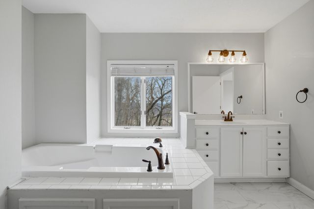 2604 VAIL DR, Columbia, MO 65203