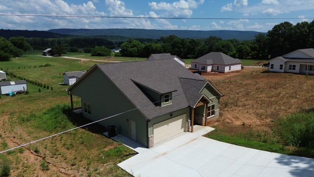 2266 White Ridge Rd, Pelham, TN 37366